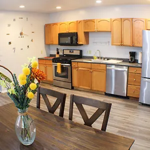  Apartment 2 Bedroom East Carson Street Sanctuary