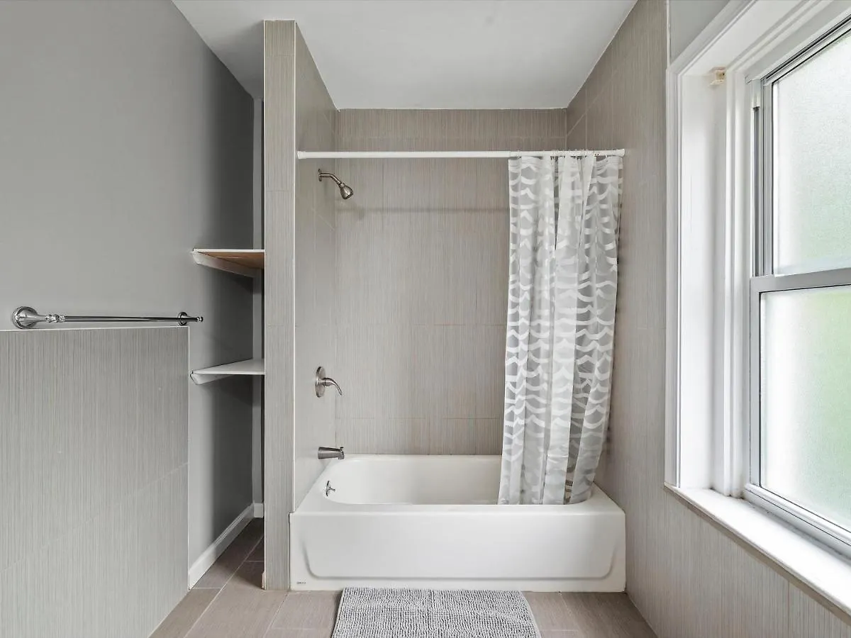 Oakland/University @G Modern And Bright Private Bedroom With Shared Bathroom Pittsburgh Homestay