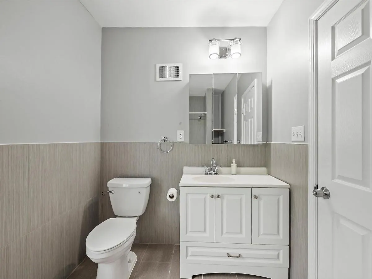 Oakland/University @G Modern And Bright Private Bedroom With Shared Bathroom Pittsburgh